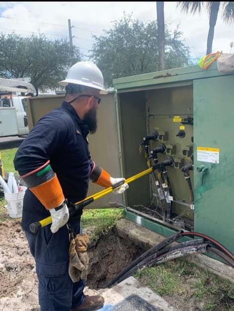 Utility maintenance field work supporting infrastructure service